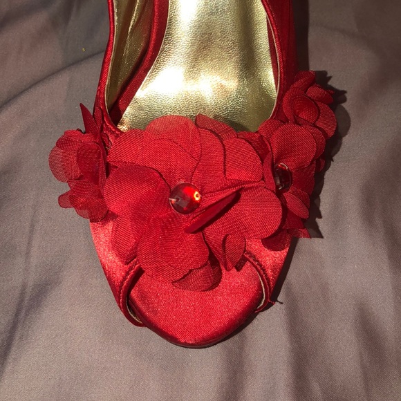 Heels - Picture 3 of 3